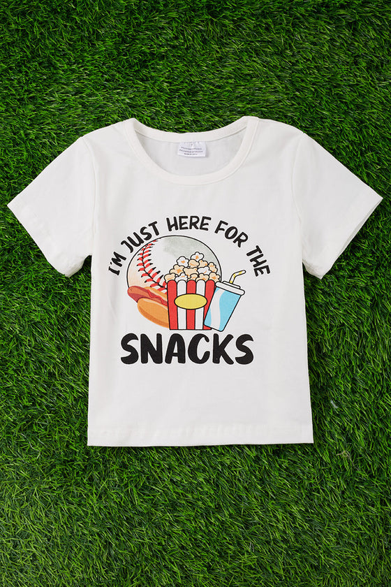 I'M JUST HERE FOR THE SNACKS! BASEBALL GRAPHIC PRINTED TEE. TPG55153002 LOI