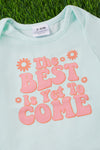 The best is yet to come" graphic onesie set. RPG25143034-WEN