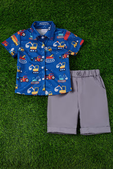  Construction truck printed button up shirt with gray shorts. OFB25153006 jeann