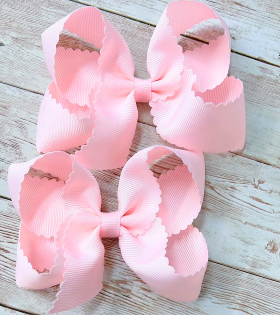 Medium scalloped hair bow (5" X 3" (1.5" Ribbon)