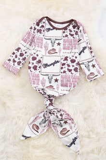  Wrangler printed infant gown. PJB65153016 ONE SIZE