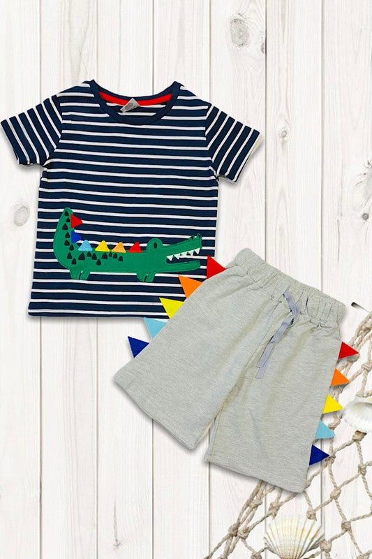 White & navy blue stripe alligator applique tee & gray shorts. TZ-950926 JEAN