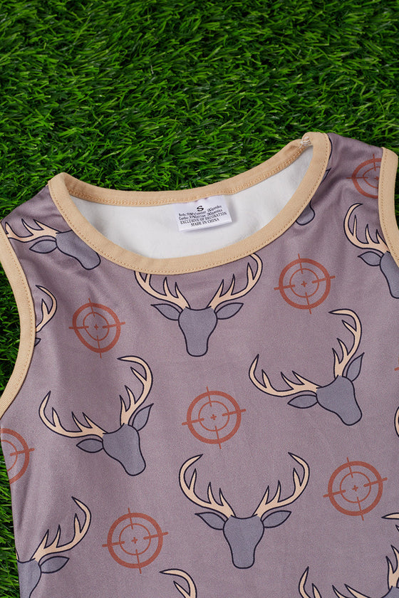 Deer hunter tank top & beige shorts. OFB25153013-AMY