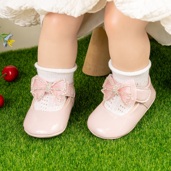 Front bow with rhinestones baby shoes. (Pink) CG5366