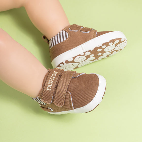 Boys Velcro baby shoes. PT5135