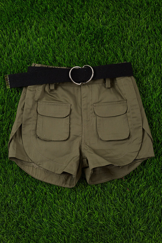 OLIVE GREEN CARGO SHORTS W/ BROWN BELT.  PNG251523008-SOL