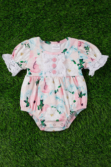 FLORAL BUBBLE BABY ROMPER W/ WHITE EMBROIDERY DETAIL. RPG25113060 WENDY