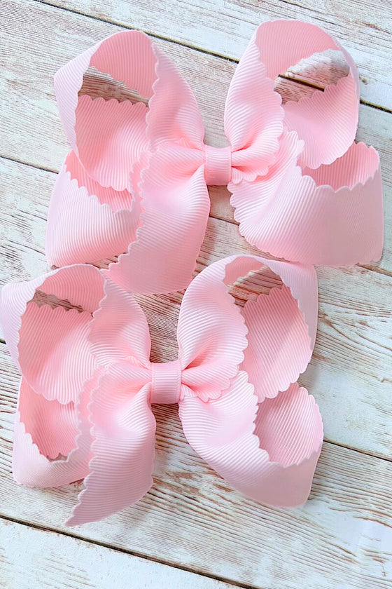 Medium scalloped hair bow (5" X 3" (1.5" Ribbon)