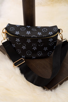  Star pattern printed bag/can be use as a belt bag or crossbody. BBG65153010