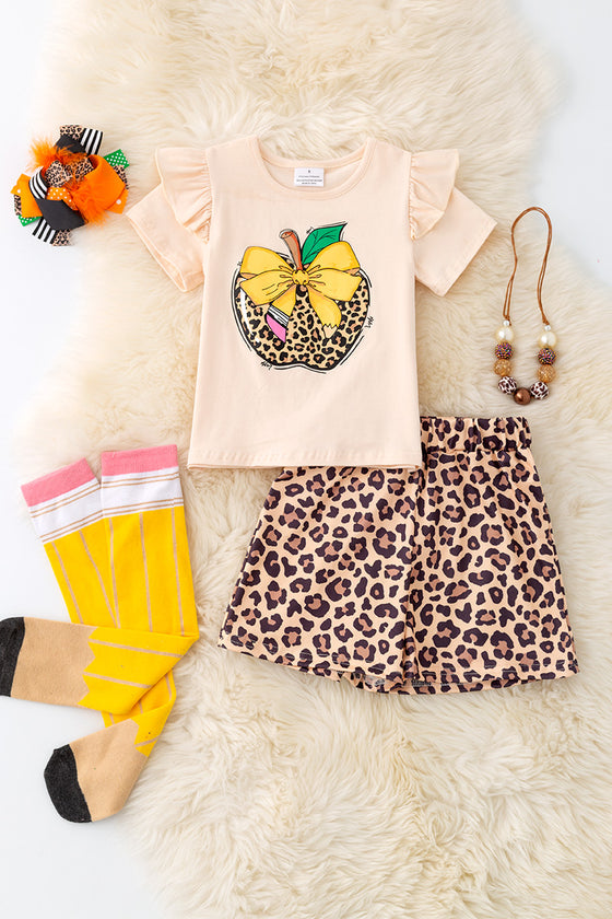 Leopard apple on ivory printed shirt & leopard shorts. OFG50737