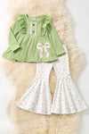 Green ribbed fabric tunic with floral applique bow and floral pants. OFG61403 Mon