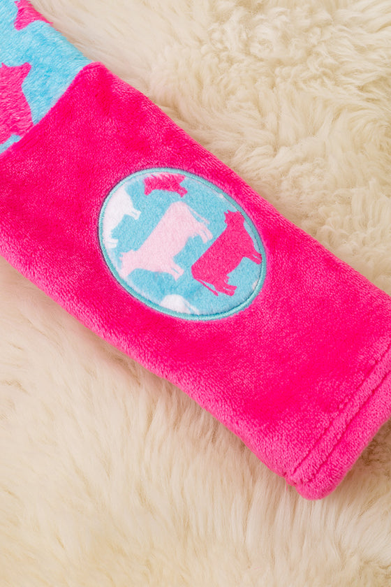Cow printed on fucshia fleece pullover sweater. TPG51037 AMY