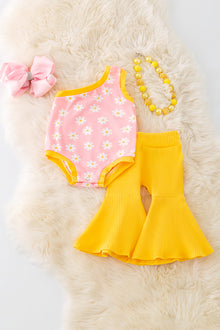  Daisy on pink ribbed  printed baby onesie &  yellow ribbed pants. RPG50976 SOL