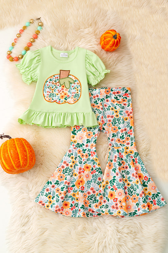 Floral pumpkin application top and bell bottoms.OFG52158 AMY