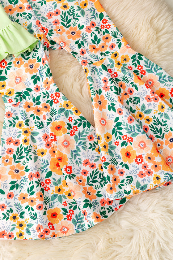 Floral pumpkin application top and bell bottoms.OFG52158 AMY