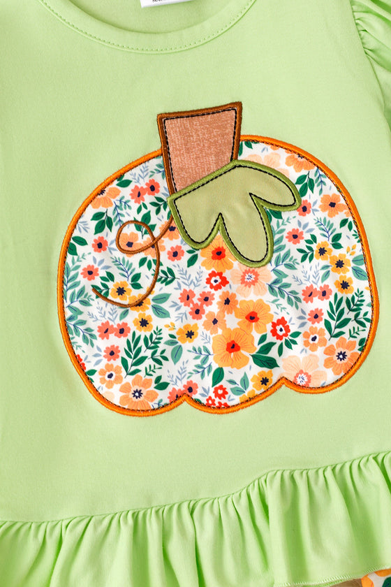 Floral pumpkin application top and bell bottoms.OFG52158 AMY
