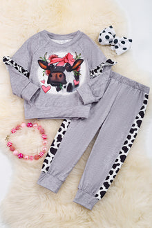  Fancy cow printed on gray jogger set. OFG05203002 AMY