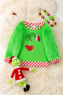  Green pull over sweatshirt w/ green faux fur sleeves. TPG51369 AMY