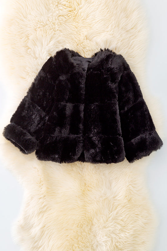 TPG40413  JEANNE: Black faux fur cozy jacket.