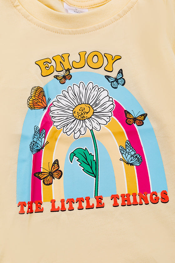 "Enjoy the little things" candle light color printed tee shirt with folded sleeves. TPG25154003 Jeann
