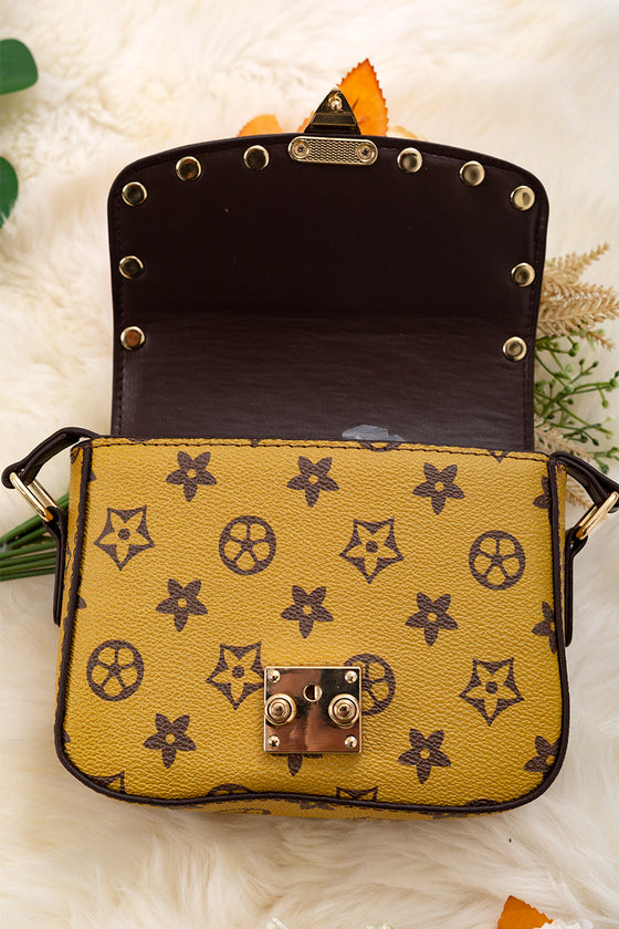 Yellow & Brown trim/ spike detail crossbody purse. BBG65153022 M