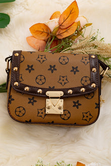  Khaki with brown trim spike detail crossbody purse. BBG65153023 M