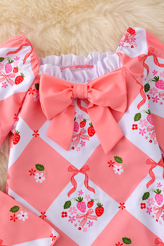 Strawberry printed long sleeve top with front side bow & swim shorts. SWG40106 SOL 🏖️