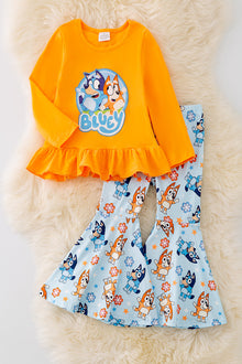  OFG41947 WEN: Orange ruffle trim tunic & Character printed bell bottoms.