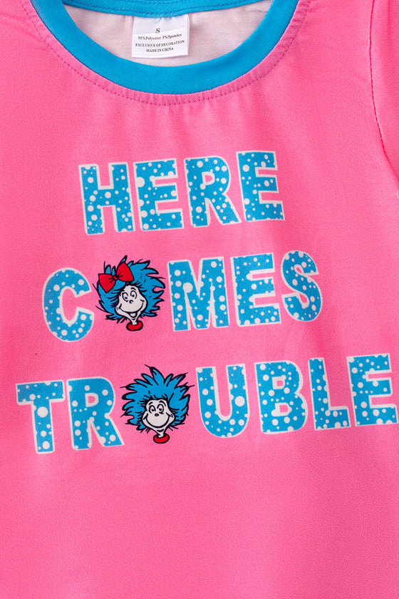 Dr.Seu**) "Here comes trouble" Pink tee with spotted shorts. OFG50482 AMY