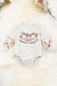  Howdy Ghouls"Infant Halloween printed onesie with snaps. RPG40153033 AMY
