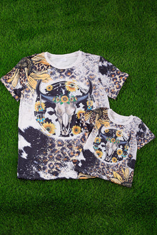  Women sunflower cheetah printed tee shirt. TPW513007-Sol