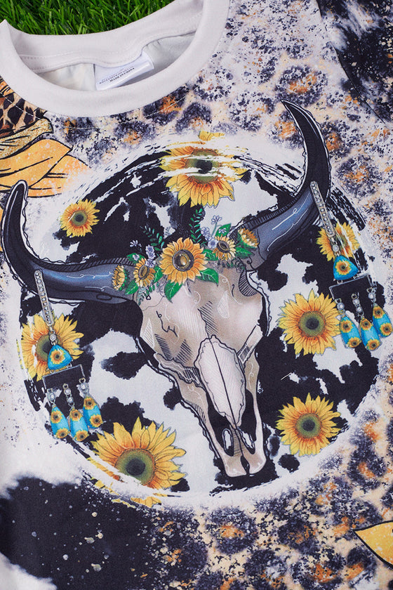 Women sunflower cheetah printed tee shirt. TPW513007-Sol