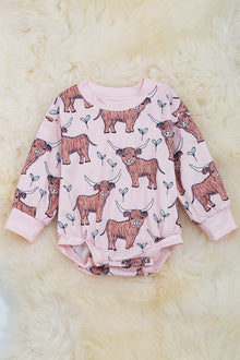  Highland cow on pink printed baby romper. RPG65153078 AMY