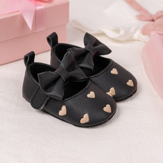 Black w/gold heart infant shoes with Velcro. HMZ1615B