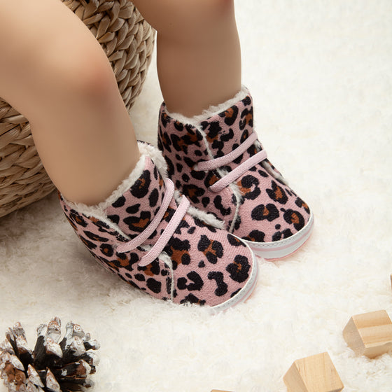 Leopard printed infant shoes. HM2066