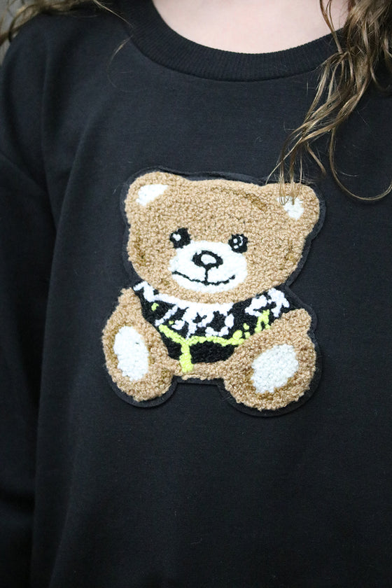 Teddy bear application black sweatshirt. TPG65153080-JEANN