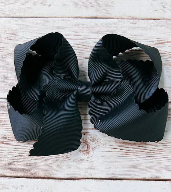 Medium scalloped hair bow (5" X 3" (1.5" Ribbon)