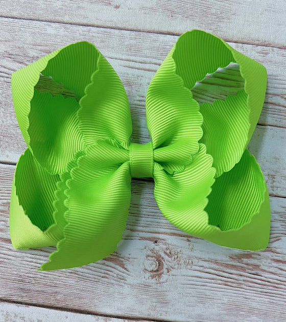 Medium scalloped hair bow (5" X 3" (1.5" Ribbon)