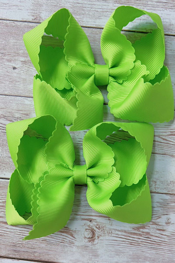Medium scalloped hair bow (5" X 3" (1.5" Ribbon)