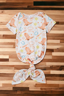  COWBOY & COWBOY BOOTS PRINTED BABY GOWN. PJB25133001-ONE SIZE