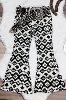  BLACK & WHITE AZTEC PRINTED BOOTCUT DENIM PANTS. PNG25153090-LOI