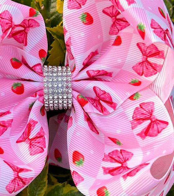 Coquette bow & strawberry printed on checker hair bows. 4PCS/$10.00 BW-DSG-1031