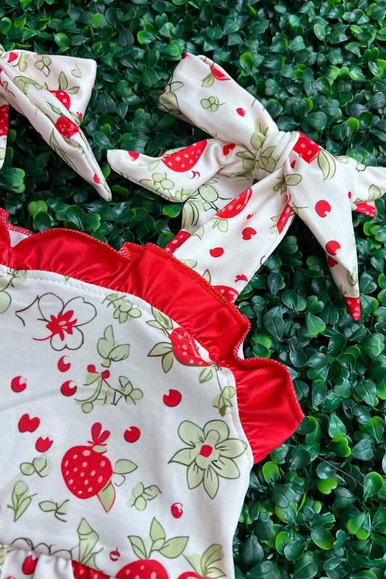 Strawberry printed baby romper. SR012301-WEN