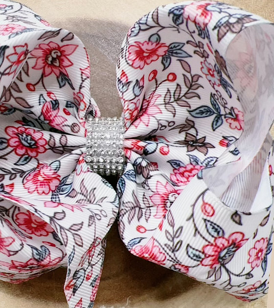 Floral on white double layer hair bows. 4PCS/$10.00 BW-DSG-B6