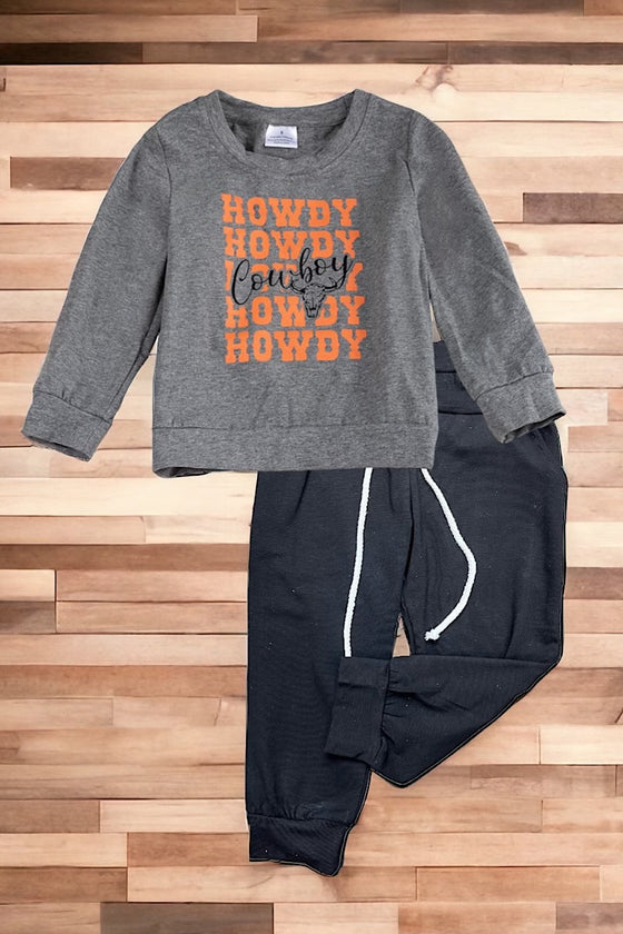 Howdy Howdy" gray sweatshirt. TPB25133022-SOL