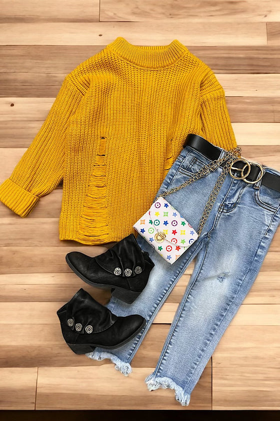 Mustard knit sweater w/distressed detail. TPG60153023-AMY