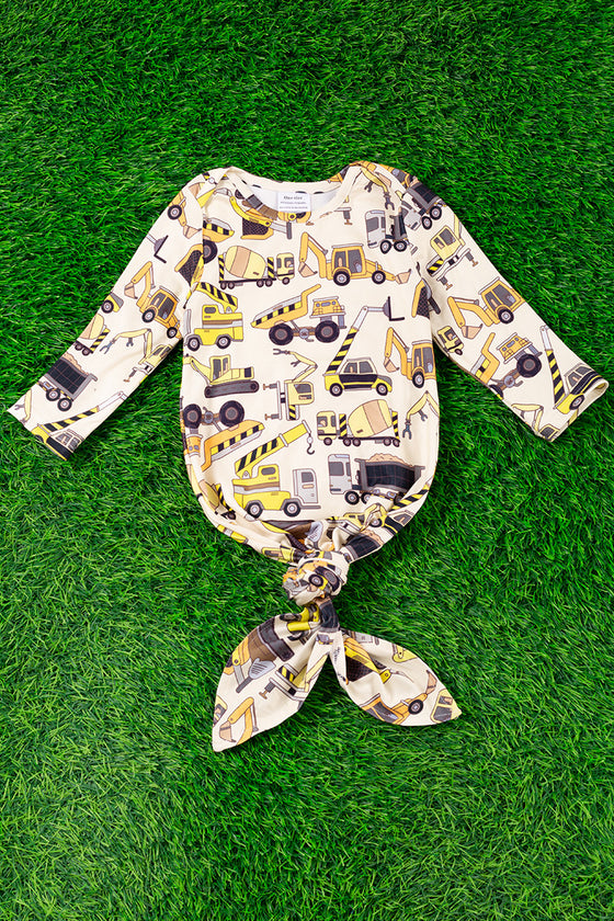 Construction printed infant gown. PJB65153010 M