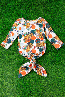  A little dirt & never hurts, multi printed infant gown. PJB65113008 M