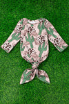 Cactus & cowgirl hat printed infant gown. PJB65113010 M