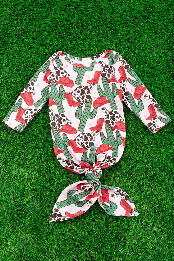 Red cowgirl hat & cactus printed baby gown. PJG65113016 ONE SIZE